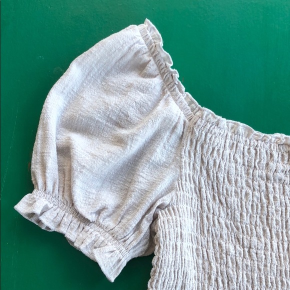 NEW 🔥 Ruffle Top - Picture 2 of 4